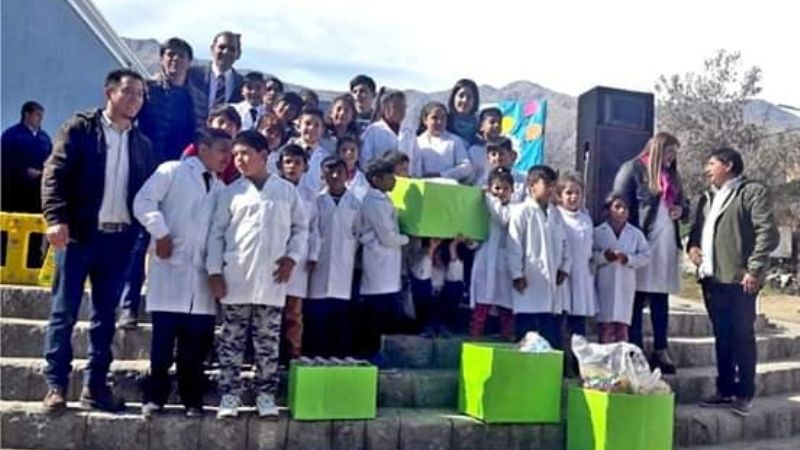 Escuela recibió las donaciones del rally solidario en Mutquín