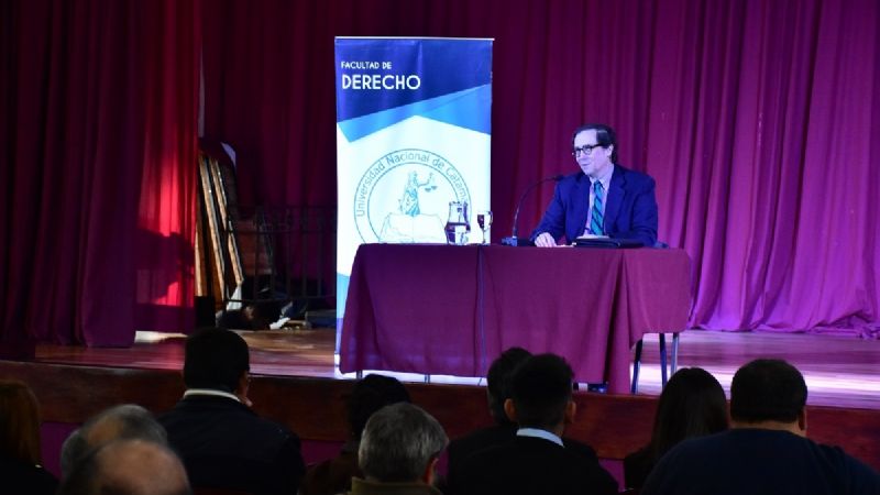 La crisis de Venezuela en el Ciclo de Conferencias de Derecho