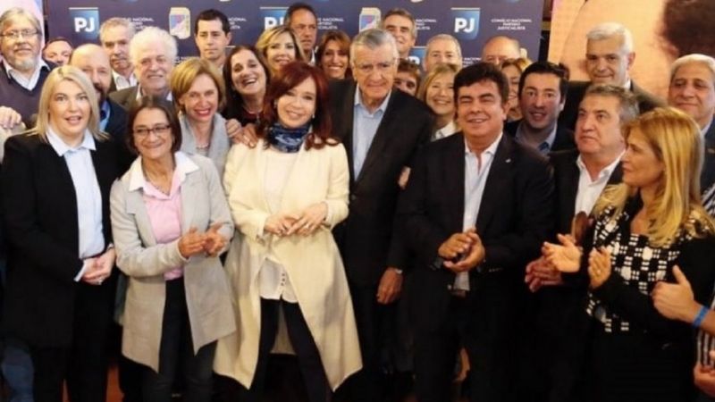 El PJ recibe a líderes opositores para armar un frente