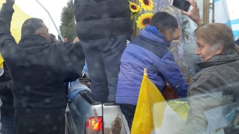 Cientos de fieles recibieron con entusiasmo a la Virgen en Los Ralos