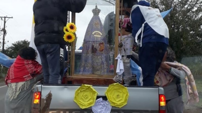 Cientos de fieles recibieron con entusiasmo a la Virgen en Los Ralos