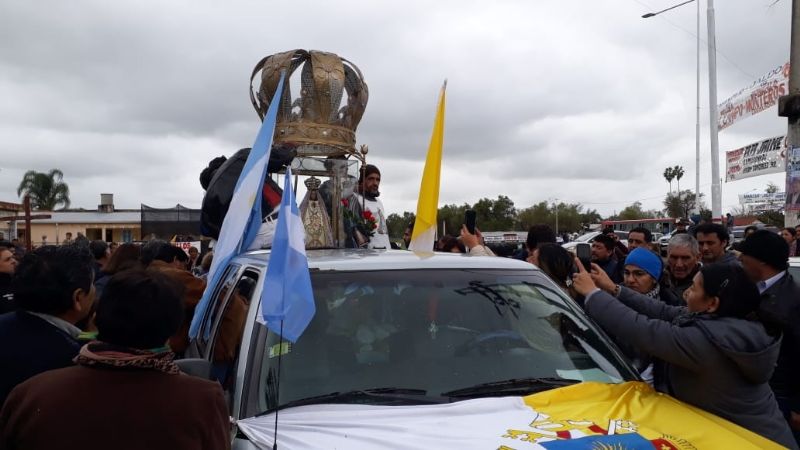 Cientos de fieles recibieron con entusiasmo a la Virgen en Los Ralos