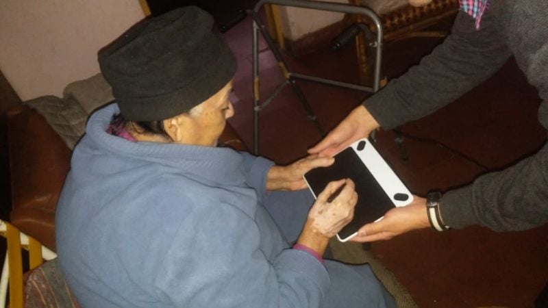 Afiliada de OSEP recibió su nuevo carné en su domicilio