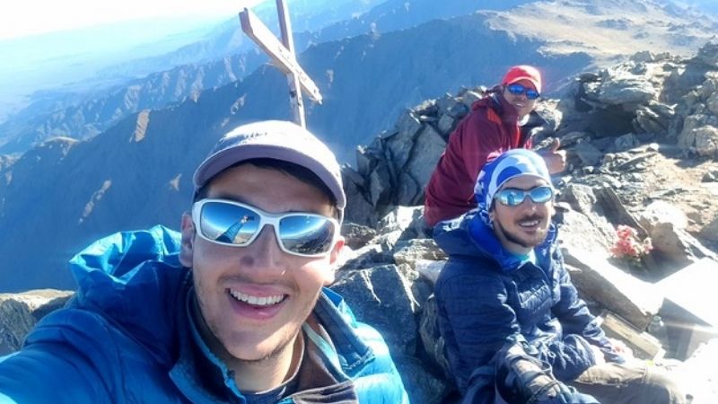 Repudiable: pintaron con aerosol, piedras en la cumbre del Manchao