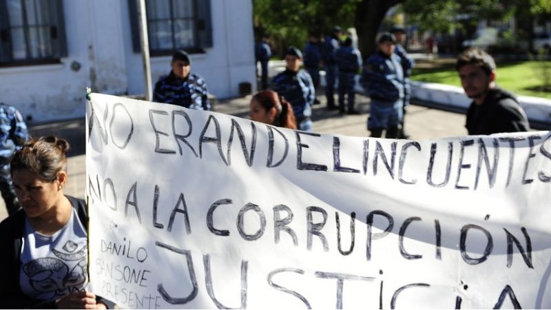 Confirman que los policías dispararon y balearon a una de las víctimas