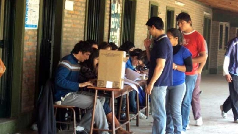 Los 400 mil jóvenes que no están en los padrones serán incluidos de manera compulsiva