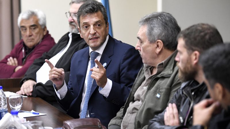 Massa: "Tenemos que volver a poner el trabajo en el centro de la escena”