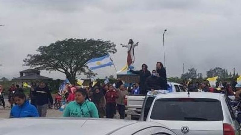 Peregrinos santiagueños honran a la Virgen del Valle en su paso por Tucumán