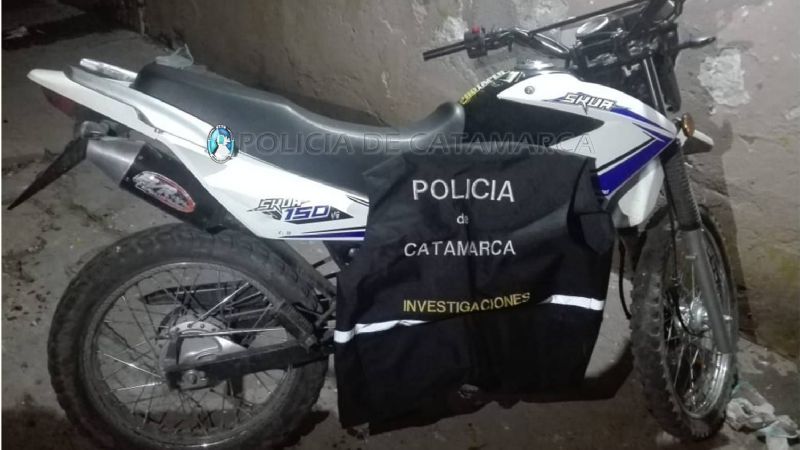 Le robaron la moto y policías la recuperaron