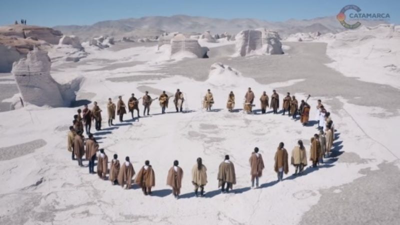 Impresionante versión del Himno Nacional Argentino en el Campo de Piedra Pomez