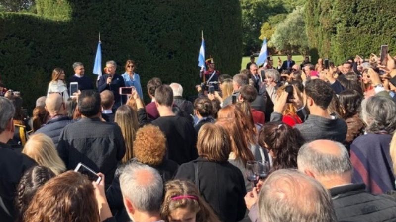 Macri compartió el locro con vecinos, legisladores y ministros en la quinta de Olivos