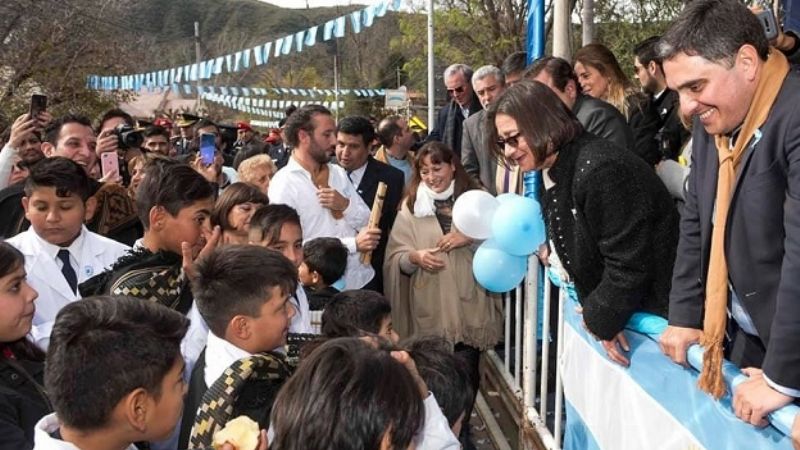 La Gobernadora presidió el festejo patrio por el 25 de Mayo en El Rodeo