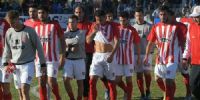 LOS JUGADORES de San Martín abandonaron la cancha en señal de protesta.