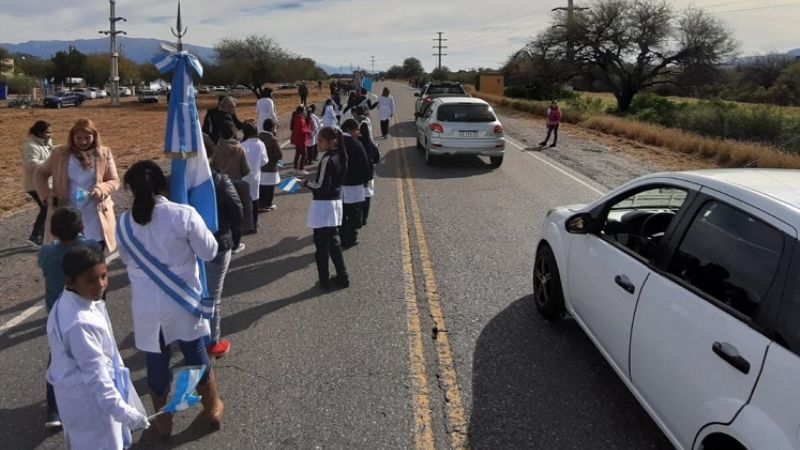 Yamila Cafrune vivió su “25” en la escuela de Chañaritos