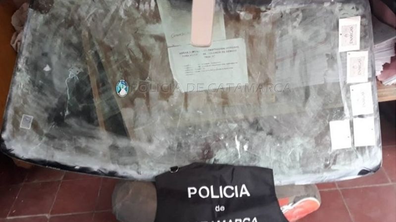 Dejó el auto en el taller y le robaron el parabrisas
