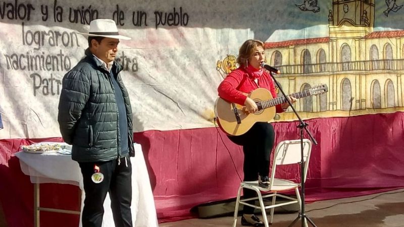 Yamila Cafrune vivió su “25” en la escuela de Chañaritos