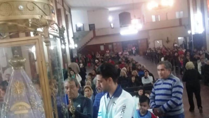 La Virgen del Valle atrae a multitud de devotos en su paso por Tucumán