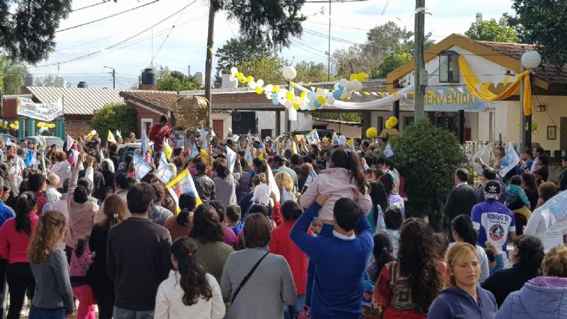 La Virgen del Valle atrae a multitud de devotos en su paso por Tucumán