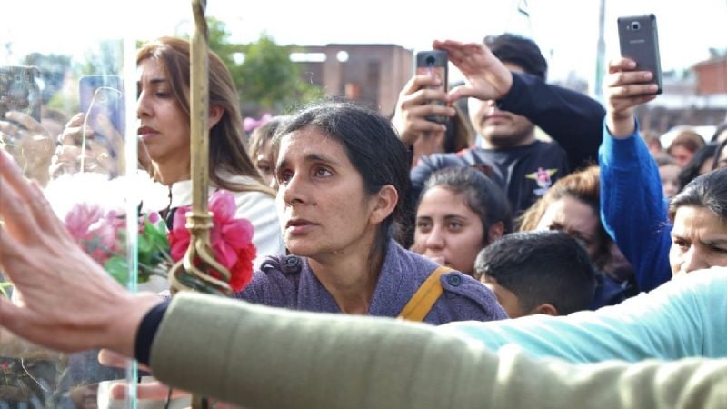 La Virgen del Valle atrae a multitud de devotos en su paso por Tucumán