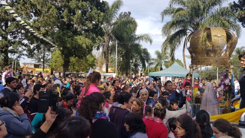 La Virgen del Valle atrae a multitud de devotos en su paso por Tucumán