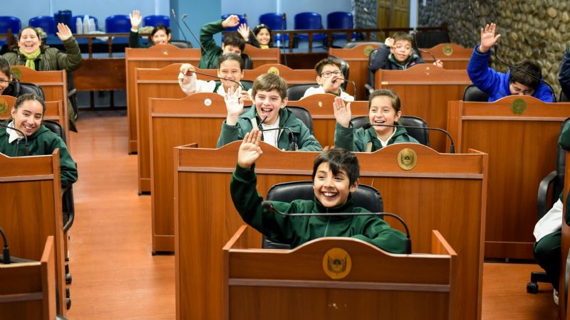 El Senado recibió a los alumnos del Colegio Montessori