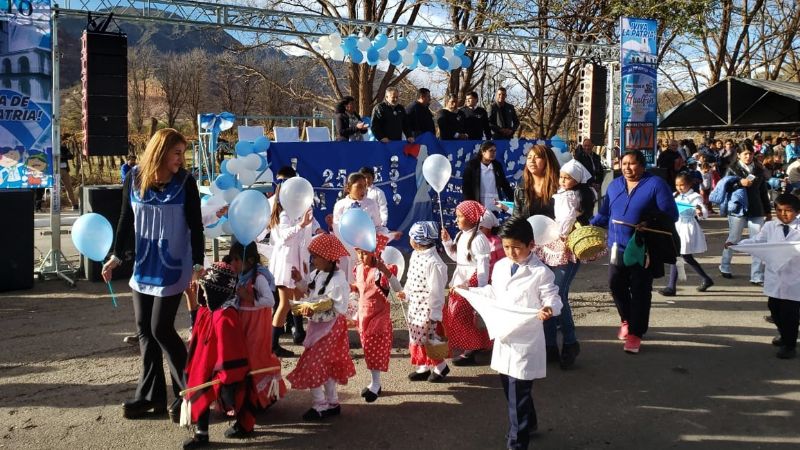 Senadores acompañaron los festejos por el 25 de Mayo