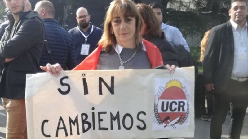 Cánticos en contra de Macri en la Convención Radical