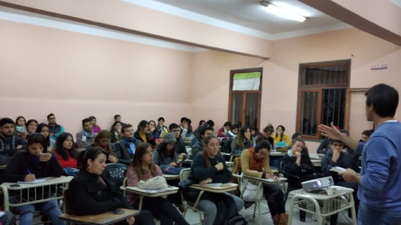 Amplia convocatoria al encuentro de Estética, Filosofía y series de TV