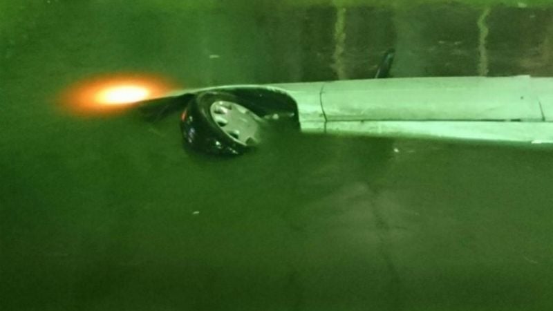 Se hundió un auto en El Jumeal