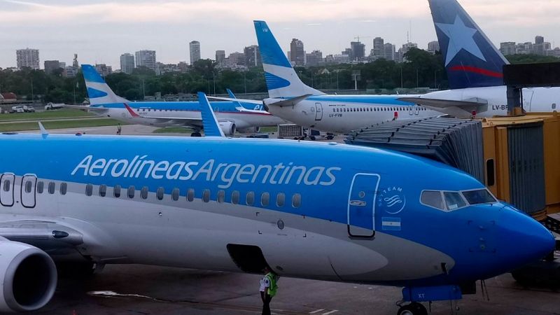Aerolíneas Argentinas canceló los vuelos del miércoles por el paro