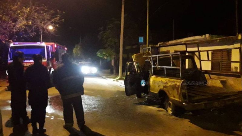 Voraz incendio de una camioneta