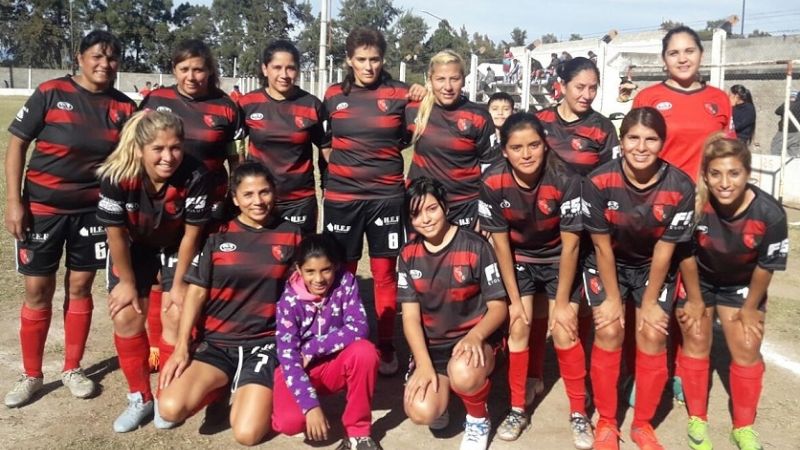 Los Sureños no afloja en la cima de Femenino chacarero