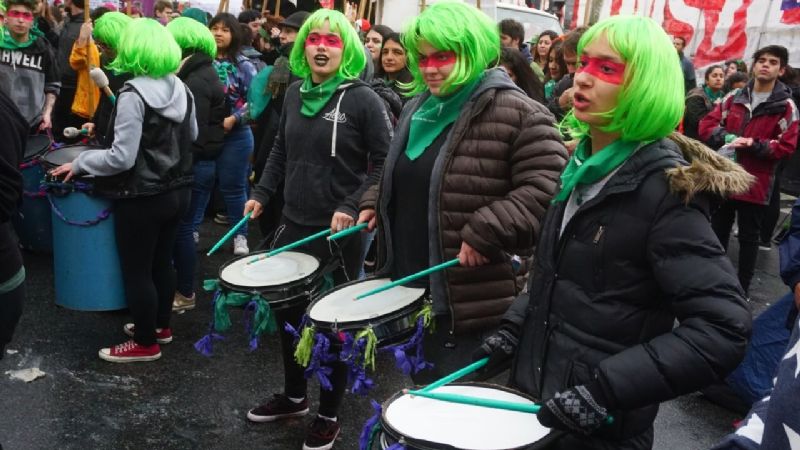 Una multitud de mujeres se moviliza en el país por el aborto legal