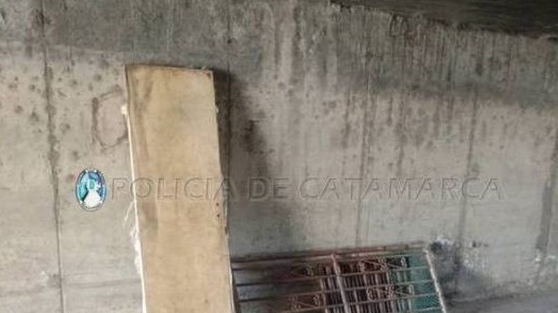 Dejaron abandonadas dos puertas, persianas y una reja