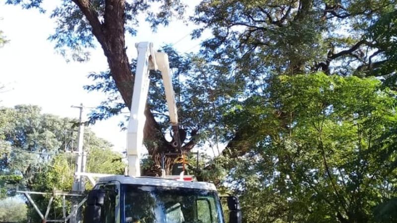 Trabajos para mejorar el servicio eléctrico en el interior