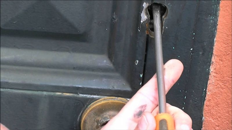 Atrapan a un joven que escapó después de forzar la puerta de una iglesia