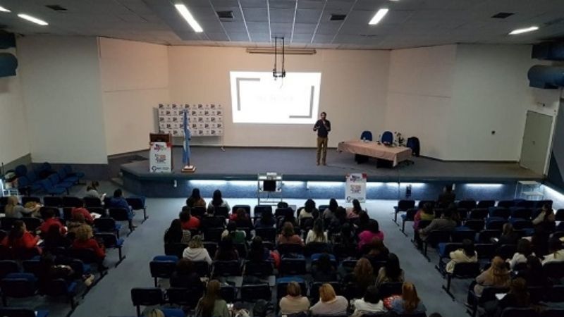 Capacitaciones sobre Terapia Dialéctico Comportamental y Prevención de suicidio