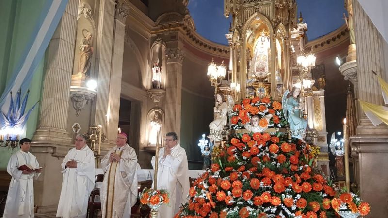 La gobernadora e intendentes rindieron homenaje a la Virgen del Valle