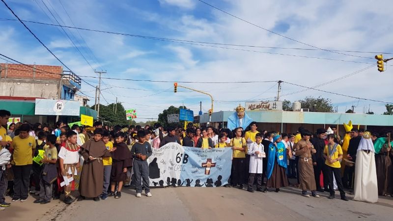 Multitudinaria peregrinación de alumnos en honor a la Virgen del Valle