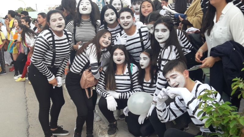 Multitudinaria peregrinación de alumnos en honor a la Virgen del Valle