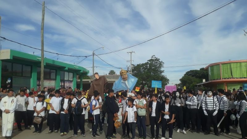 Multitudinaria peregrinación de alumnos en honor a la Virgen del Valle