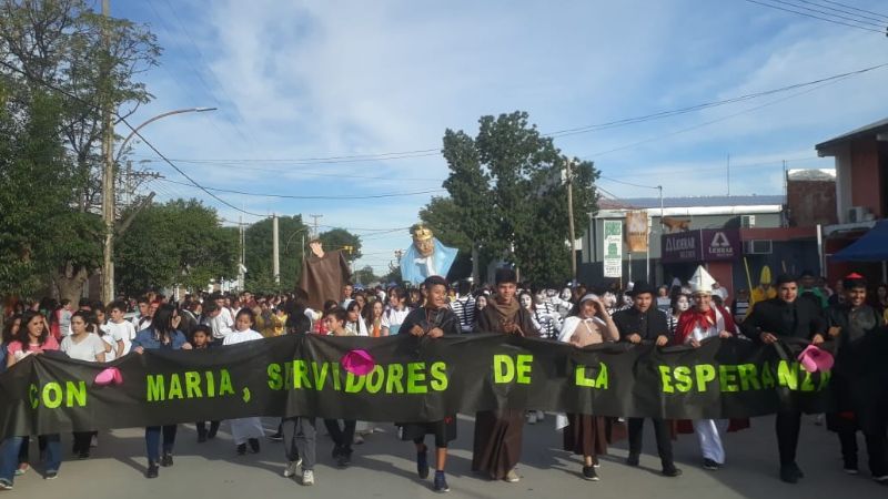 Multitudinaria peregrinación de alumnos en honor a la Virgen del Valle