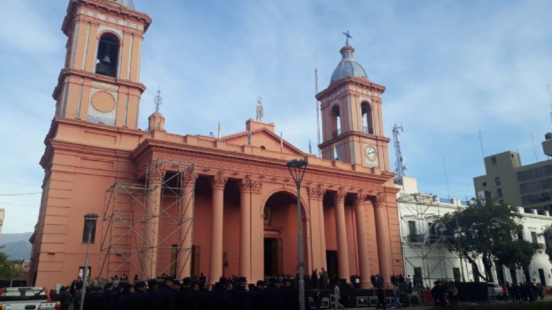 Miembros de las fuerzas de Seguridad tributaron honores a la Madre del Valle