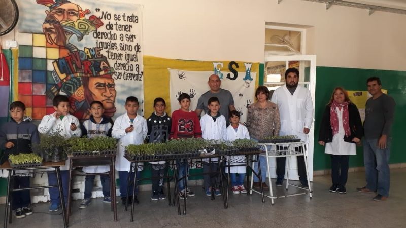 Entregaron plantines hortícolas para autoconsumo