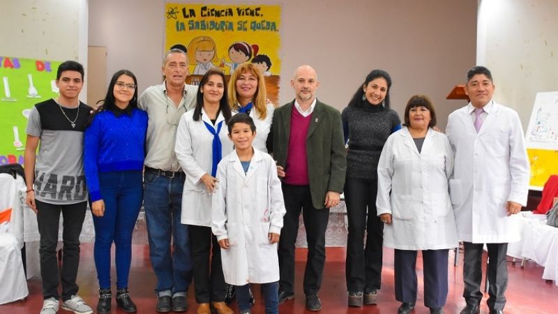 Capacitación en ciencias para alumnos y docentes del Hogar Escuela