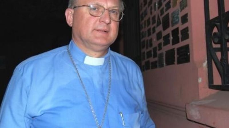 Internaron al obispo Urbanc