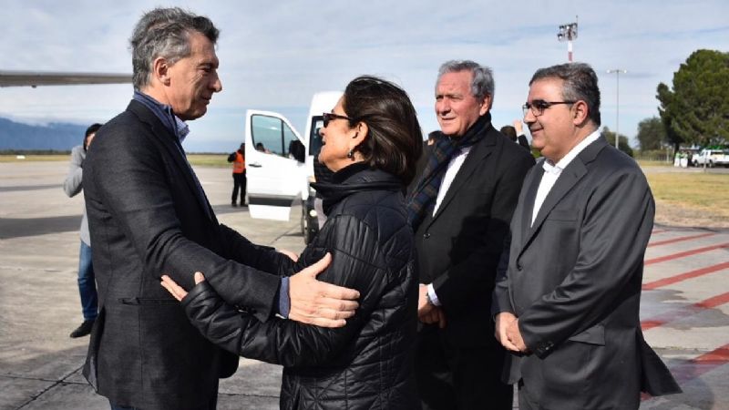 Lucía recibió a Macri acompañada de Jalil y Dusso