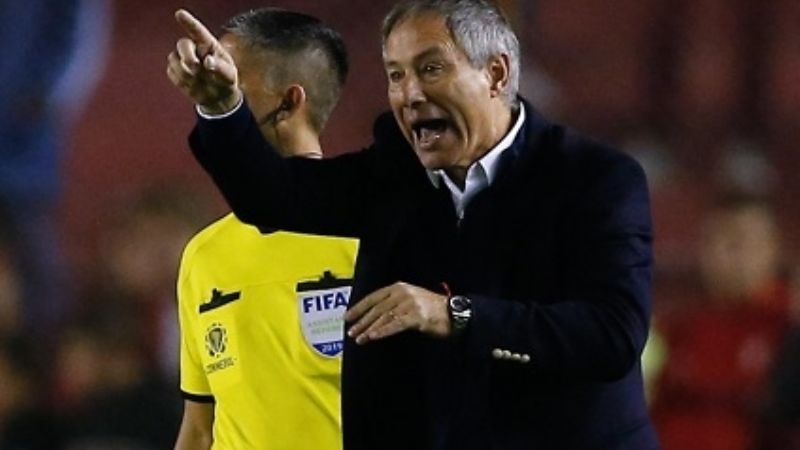 Ya no es más rumor: despidieron a Holan