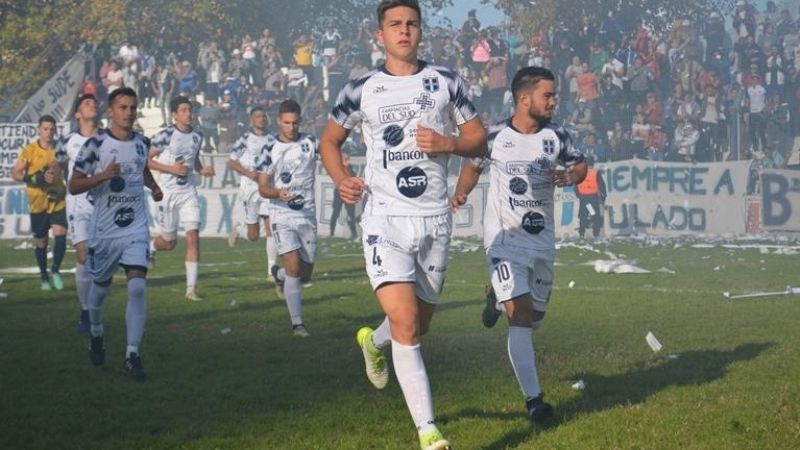 Atenas no se presentaría si dirige el catamarqueño Medina