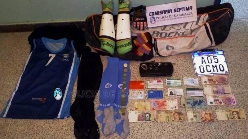 Atrapan a un ladrón con tres mochilas robadas de una cancha de hockey
